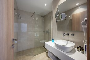 Poseidon Hotel and Apartments