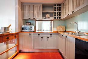 Aqualuz Lagos by The Editory