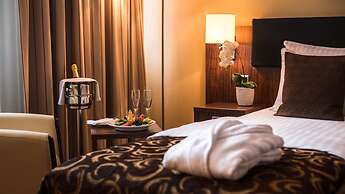 Avalon Hotel & Conferences