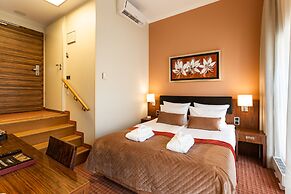 Avalon Hotel & Conferences