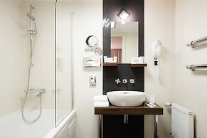 Avalon Hotel & Conferences