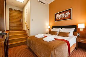 Avalon Hotel & Conferences