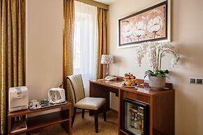 Avalon Hotel & Conferences