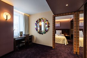 Avalon Hotel & Conferences