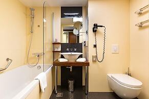 Avalon Hotel & Conferences