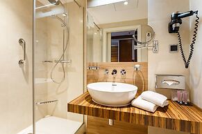 Avalon Hotel & Conferences