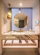 Le Parc Hotel, Beyond Stars