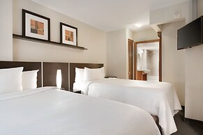 Embassy Suites Montréal by Hilton