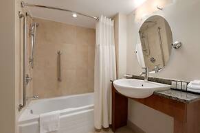 Embassy Suites Montréal by Hilton