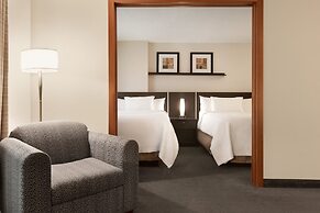 Embassy Suites Montréal by Hilton