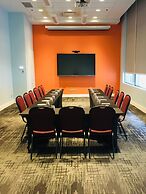 Embassy Suites Montréal by Hilton