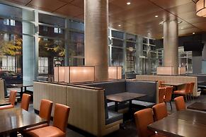 Embassy Suites Montréal by Hilton