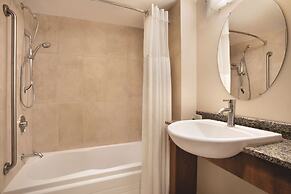 Embassy Suites Montréal by Hilton