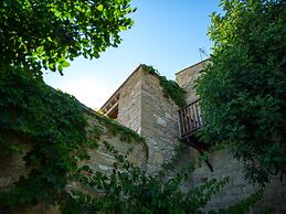 Eveleos Country House