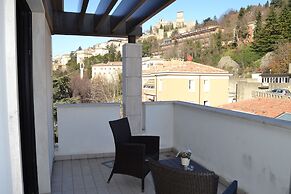Hotel Joli