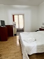 Hotel Joli