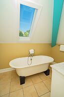 Water's Edge Inn - Adults Only