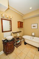 Water's Edge Inn - Adults Only