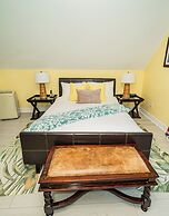 Water's Edge Inn - Adults Only