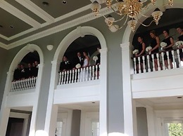 Claremont Inn & Winery