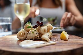 Deep Blue Hotel & Hot Springs