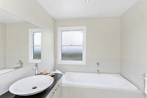 Deep Blue Hotel & Hot Springs