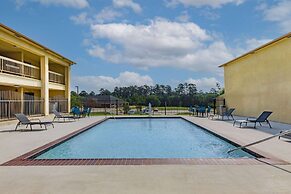 Days Inn & Suites by Wyndham Huntsville