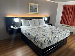 Motel 6 Alvarado, TX