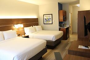 Holiday Inn Express & Suites Mansfield, an IHG Hotel