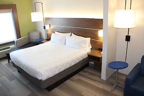 Holiday Inn Express & Suites Mansfield by IHG