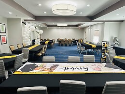 Holiday Inn Express & Suites Mansfield by IHG