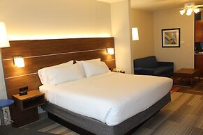 Holiday Inn Express & Suites Mansfield by IHG