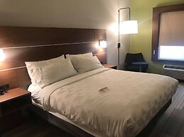 Holiday Inn Express & Suites Mansfield by IHG