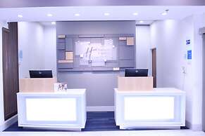 Holiday Inn Express & Suites Mansfield by IHG