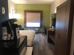 Holiday Inn Express & Suites Mansfield by IHG