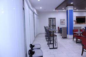 Holiday Inn Express & Suites Mansfield by IHG