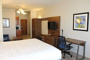Holiday Inn Express & Suites Mansfield by IHG