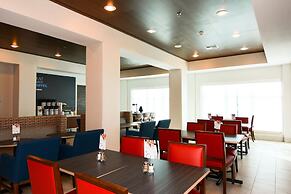 Holiday Inn Express & Suites New Boston by IHG