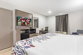 Red Roof Inn & Suites Newport News