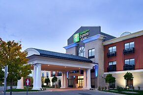 Holiday Inn Express Hotel & Suites Airport Dieppe, an IHG Hotel