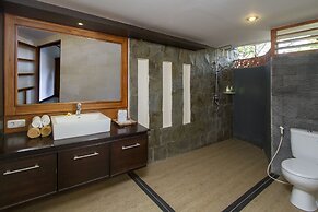 Bali Taman Beach Resort & Spa - Lovina