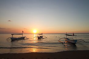 Bali Taman Beach Resort & Spa - Lovina