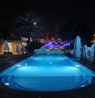 Dionysos Central Hotel