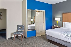 La Quinta Inn & Suites by Wyndham Mercedes Outlet Mall