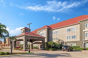 La Quinta Inn & Suites by Wyndham Mercedes Outlet Mall