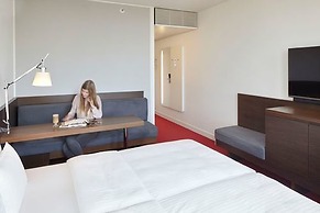 Empire Riverside Hotel