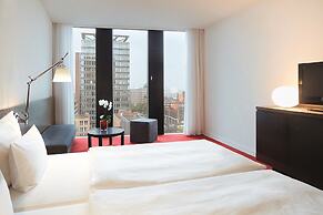 Empire Riverside Hotel