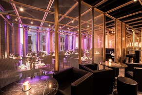 Empire Riverside Hotel