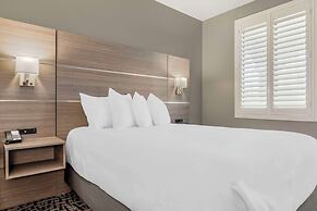 Best Western Plus Lake Elsinore Inn & Suites