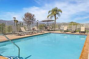 Best Western Plus Lake Elsinore Inn & Suites